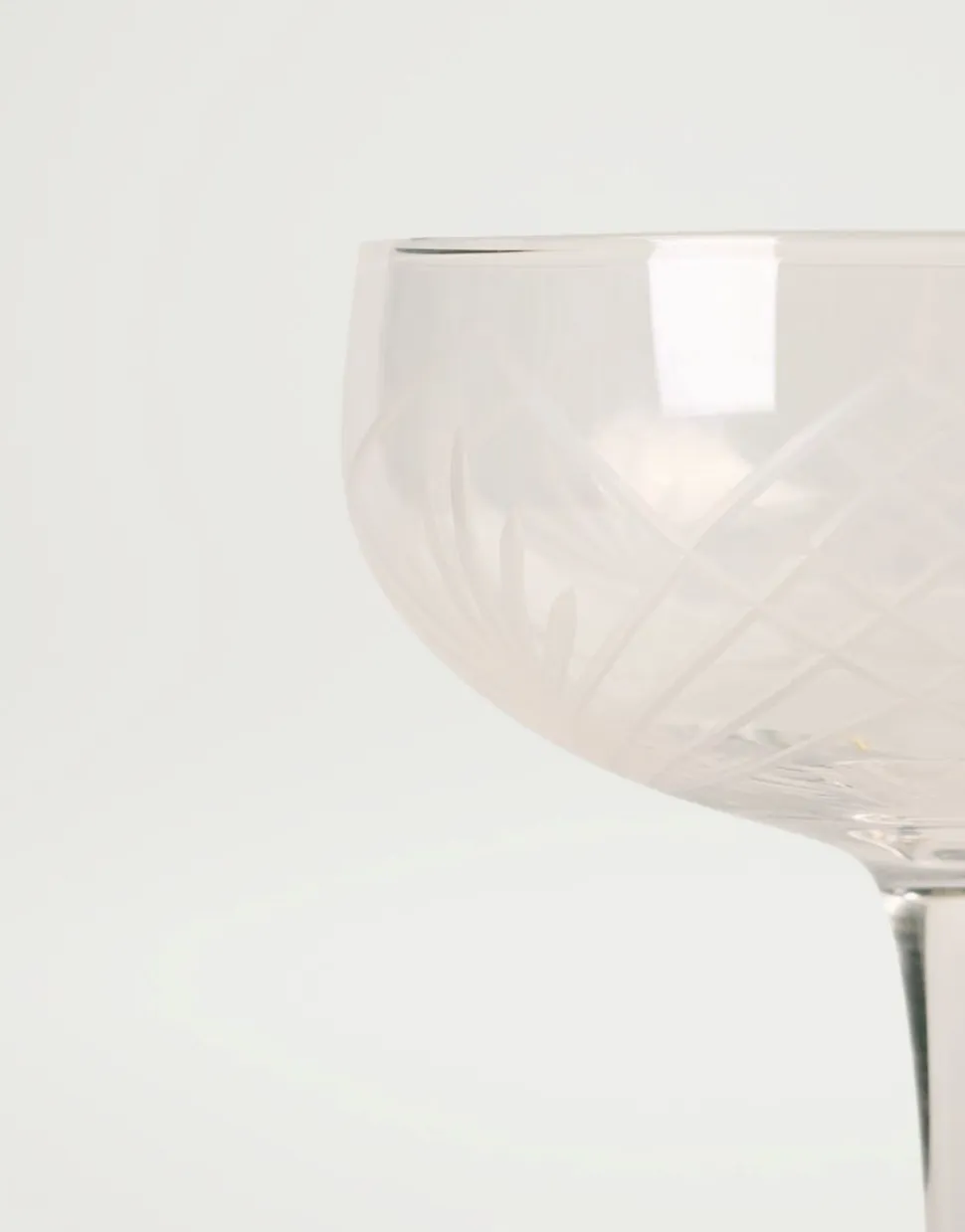Alexis cocktaillasi läpikuultava