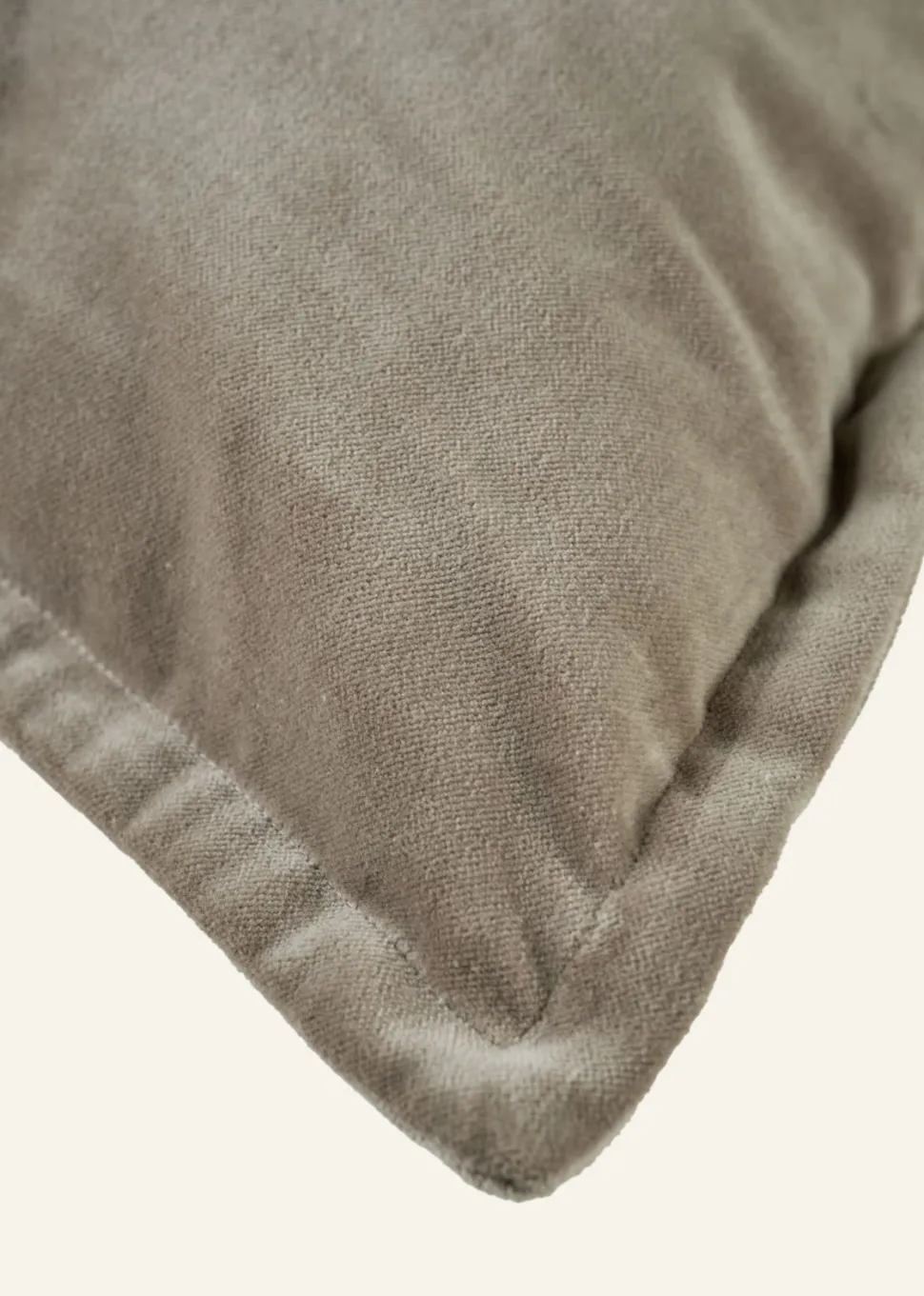 Andrea velour koristetyynynpäällinen harmaanruskea