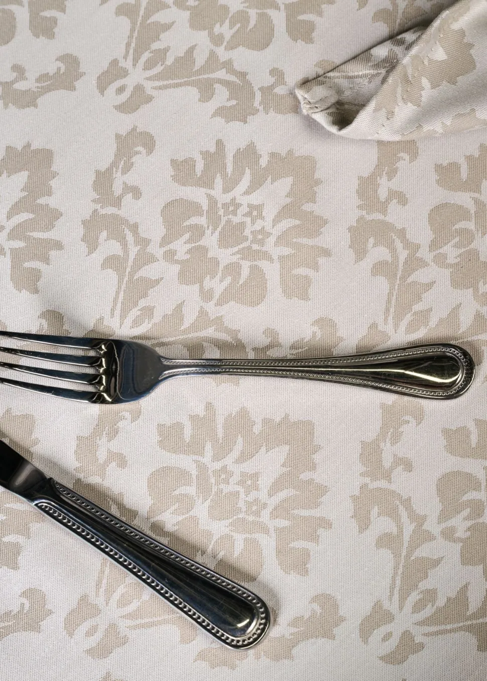 Angelica pintakäsitelty pöytäliina beige