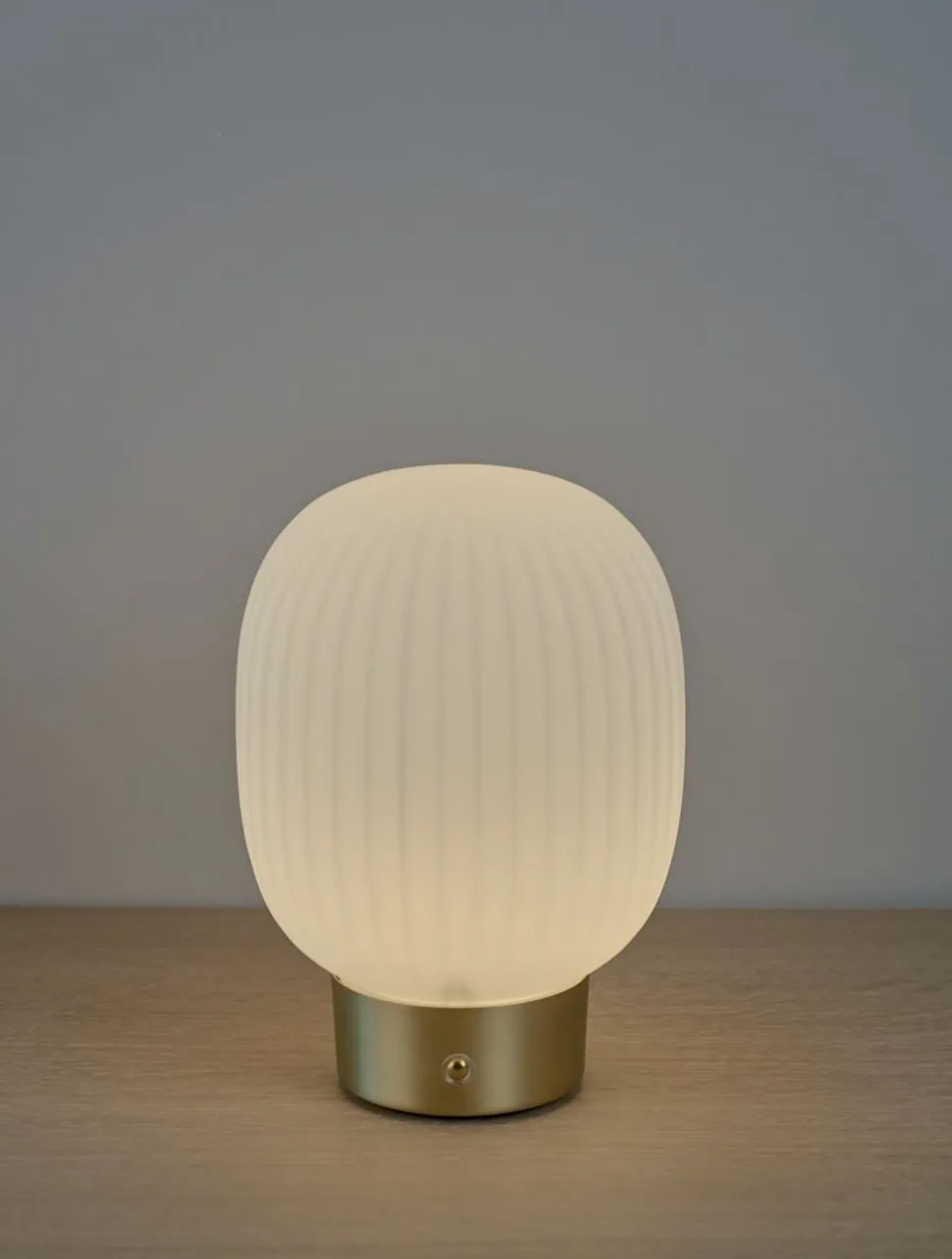 Avelina LED-pöytälamppu messinki