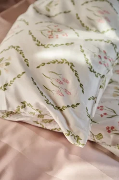 Birgitta Floral pussilakanasetti satiinipuuvillaa moniväri