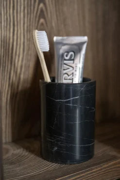 Black Marble hammasharjateline musta
