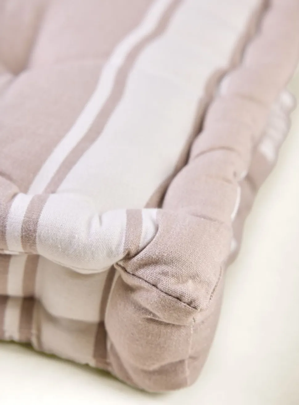 Capri stripe istuintyyny harmaanruskea