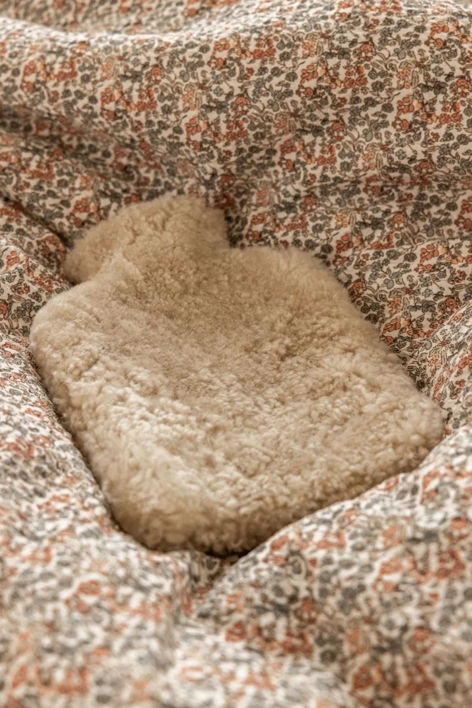 Curly wool kuumavesipullo beige