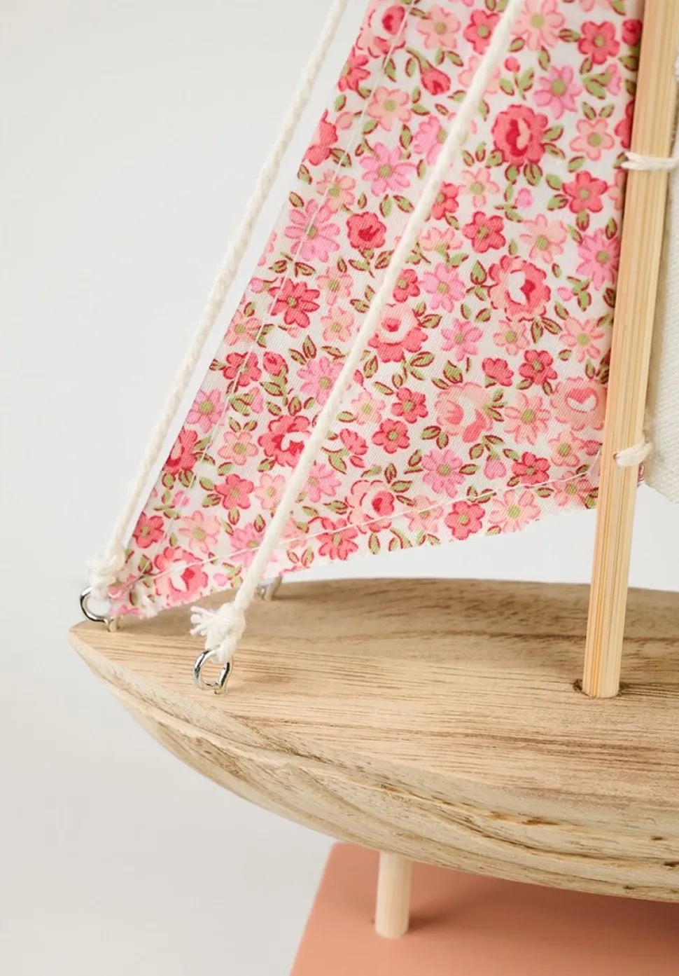 Flower sailboat koriste roosa