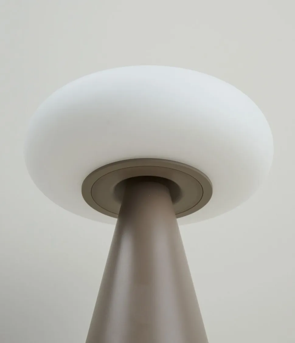 Iris LED-pöytälamppu vaaleanruskea