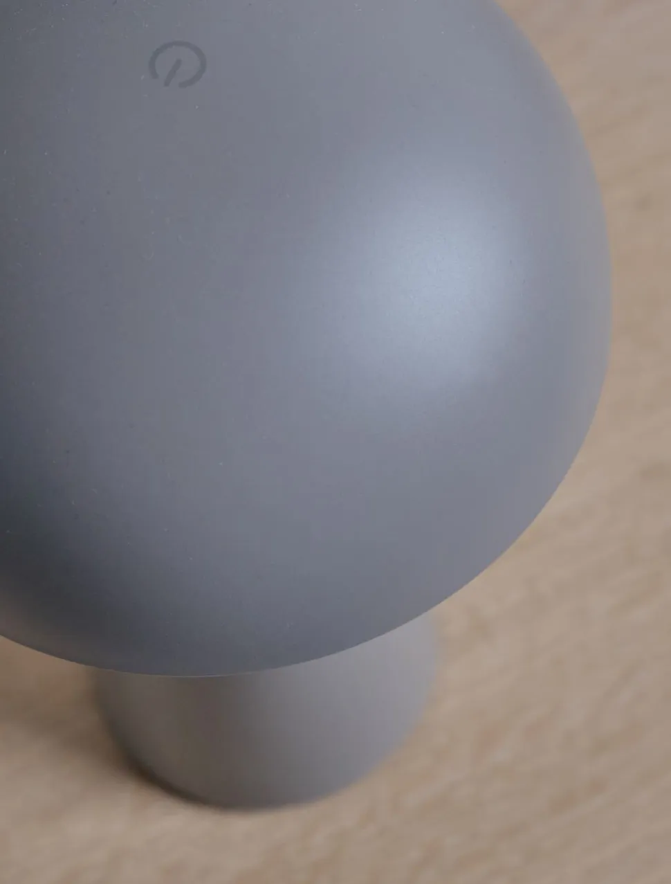 Isella LED-pöytälamppu harmaanruskea
