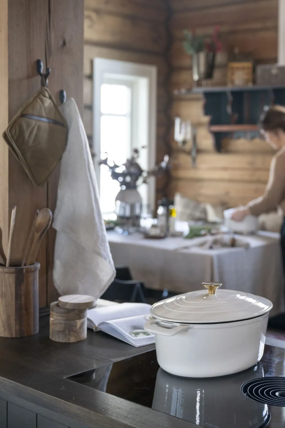 Jenny valurautainen kattila soikea creme