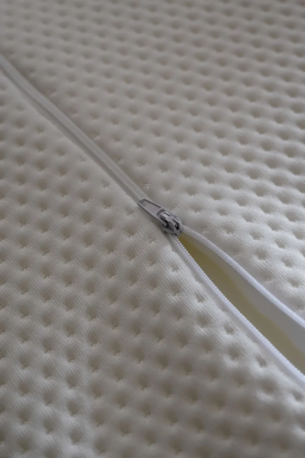 Kontur viscoelastic ergonominen tyyny luonnonvalkoinen
