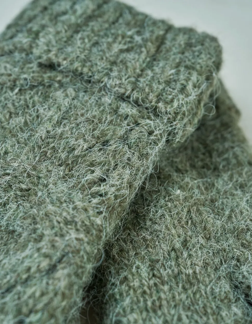 Kudotut lapaset oliivinvihreä - 10x23 cm
