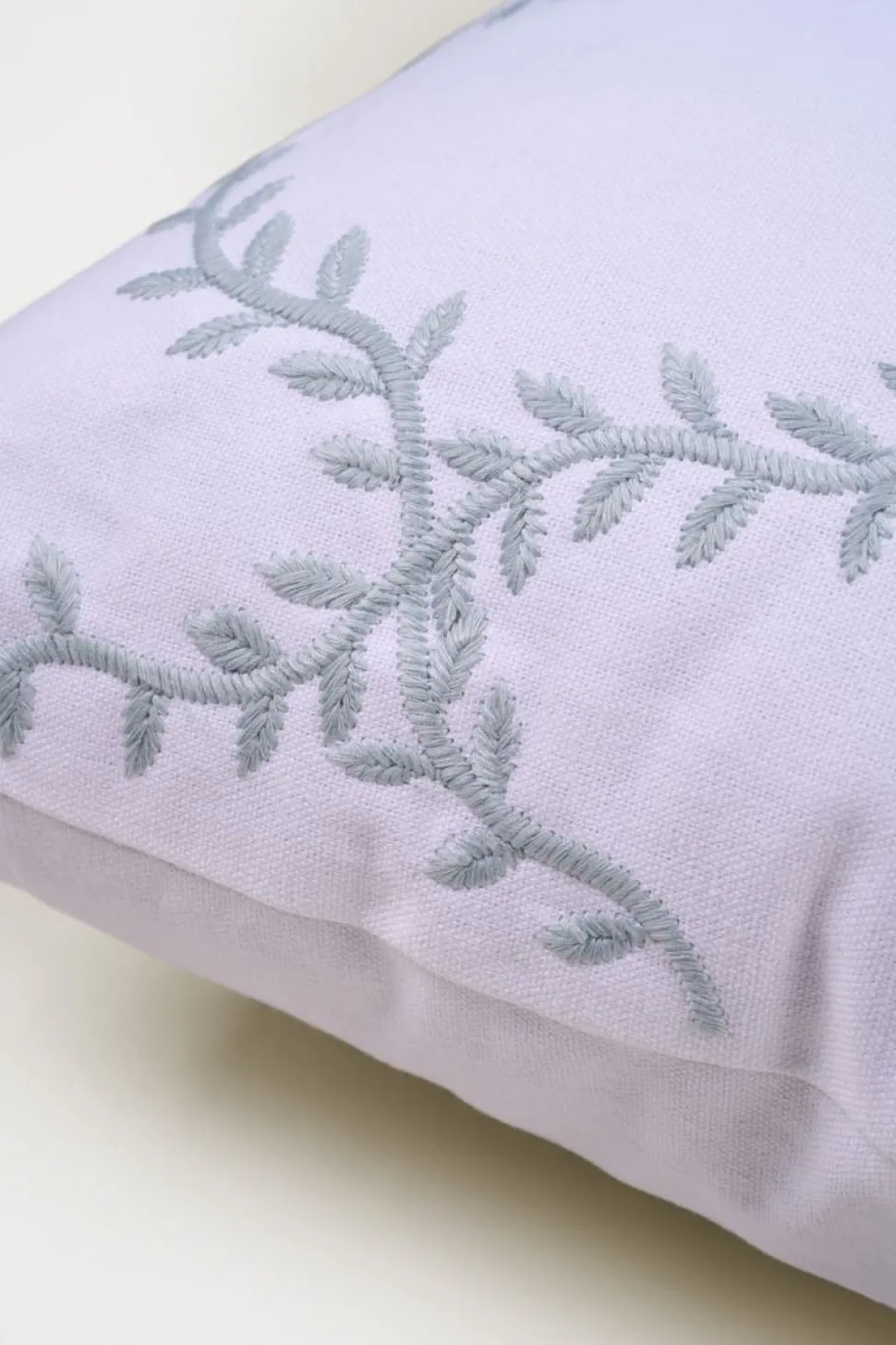 Kvit koristetyynynpäällinen moniväri