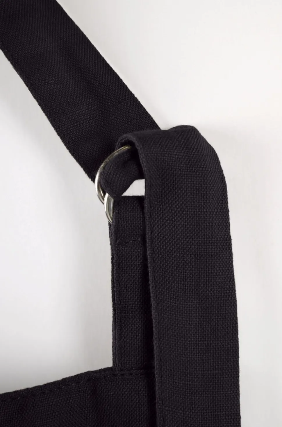 Linen esiliina musta