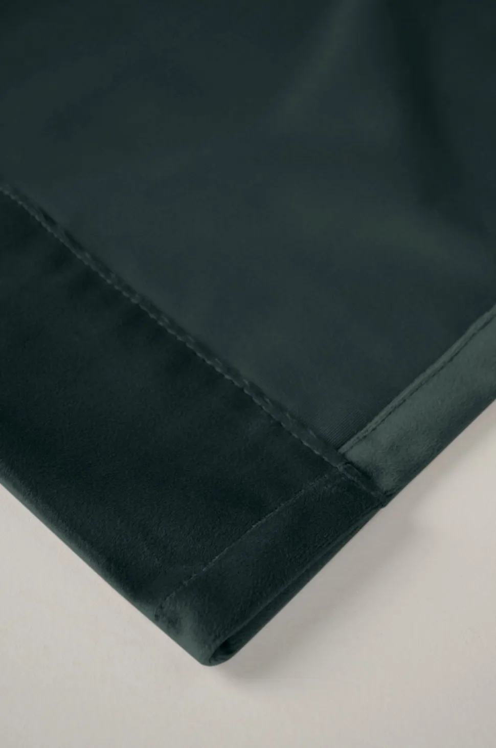 Mali velour verho tummanvihreä