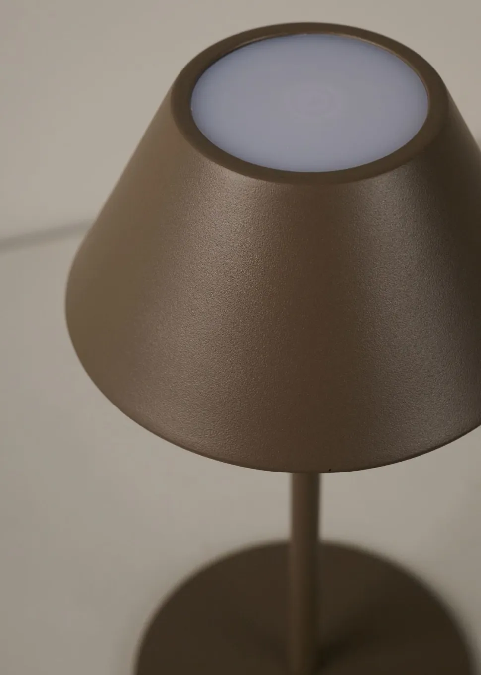 Millie LED-pöytälamppu ruskea