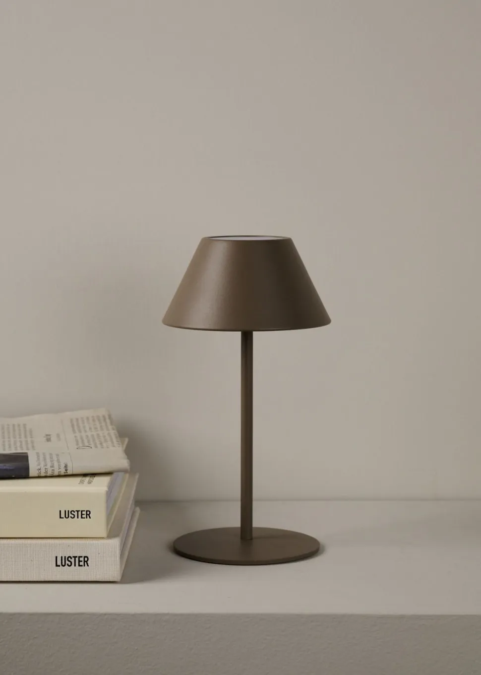Millie LED-pöytälamppu ruskea