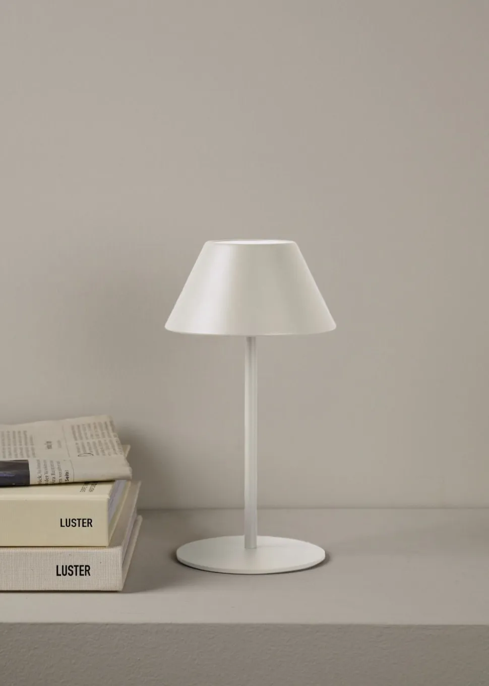 Millie LED-pöytälamppu vaalean beige
