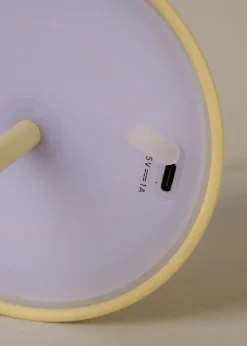 Millie LED-pöytälamppu vaaleankeltainen