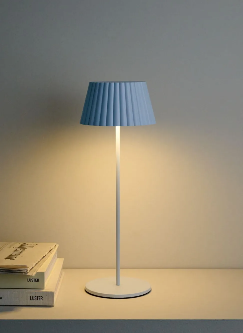 Nymera LED-pöytälamppu vaaleansininen