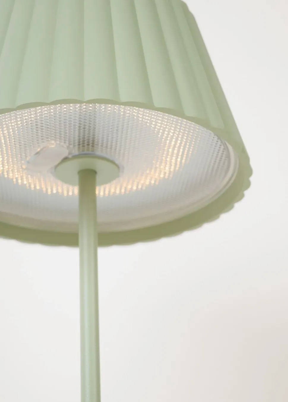Nymera LED-pöytälamppu vaaleanvihreä
