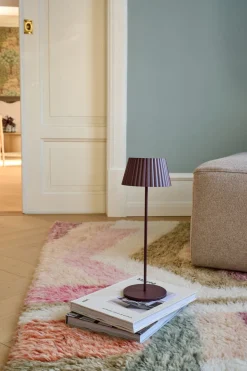 Nymera LED-pöytälamppu viininpunainen