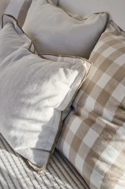 Oliver koristetyynynpäällinen luonnonväri