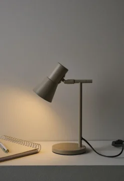 Oscar pöytävalaisin harmaanruskea
