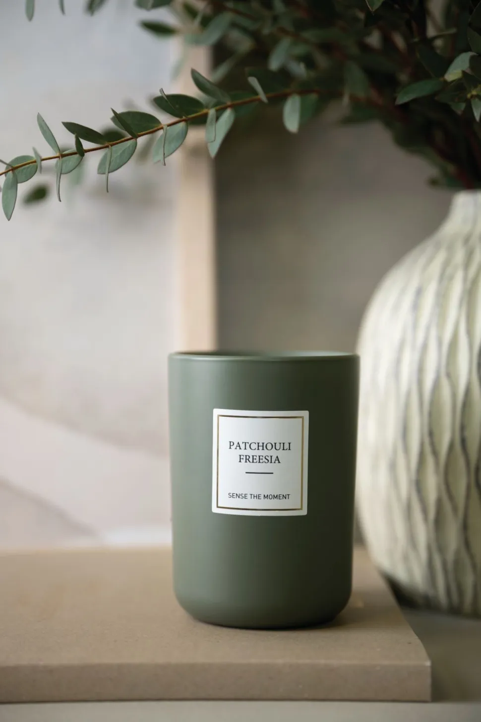 Patchouli Freesia matt tuoksukynttilä vihreä