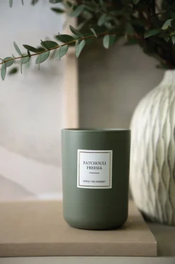 Patchouli Freesia matt tuoksukynttilä vihreä