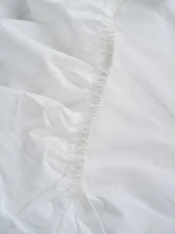 Percale muotoonommeltu aluslakana valkoinen