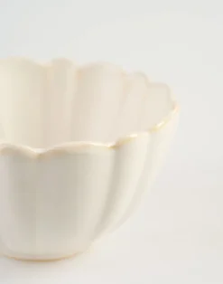 Scallop kulho luonnonvalkoinen