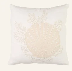Shell embroidered koristetyyny valkoinen
