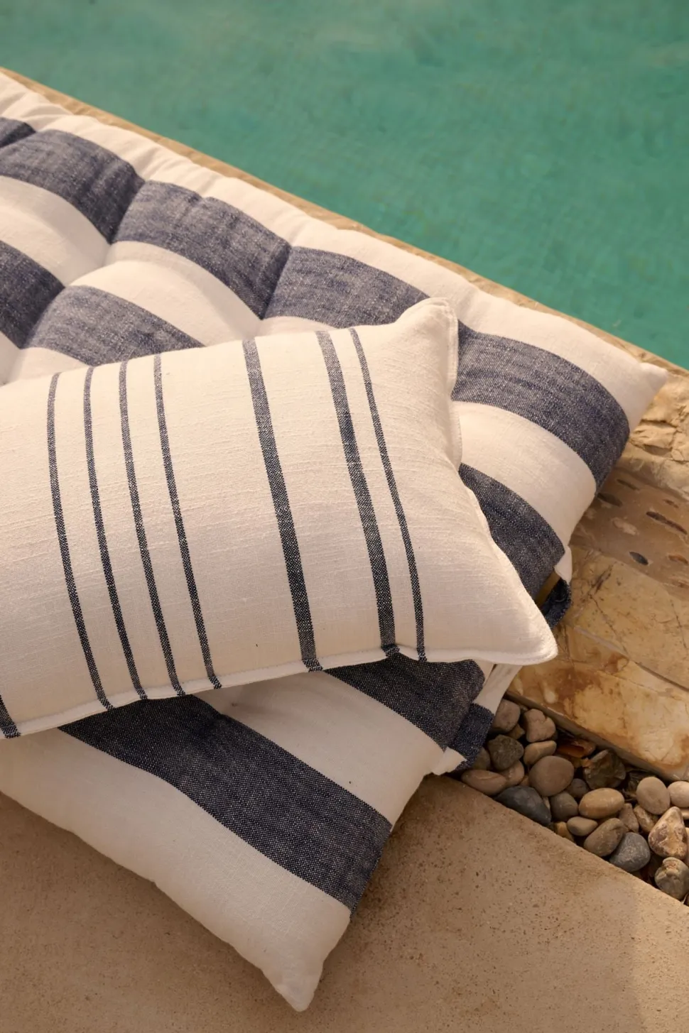 Smillan narrow stripe koristetyyny mariininsininen