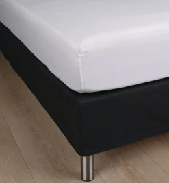 Soft Satin muotoonommeltu aluslakana valkoinen